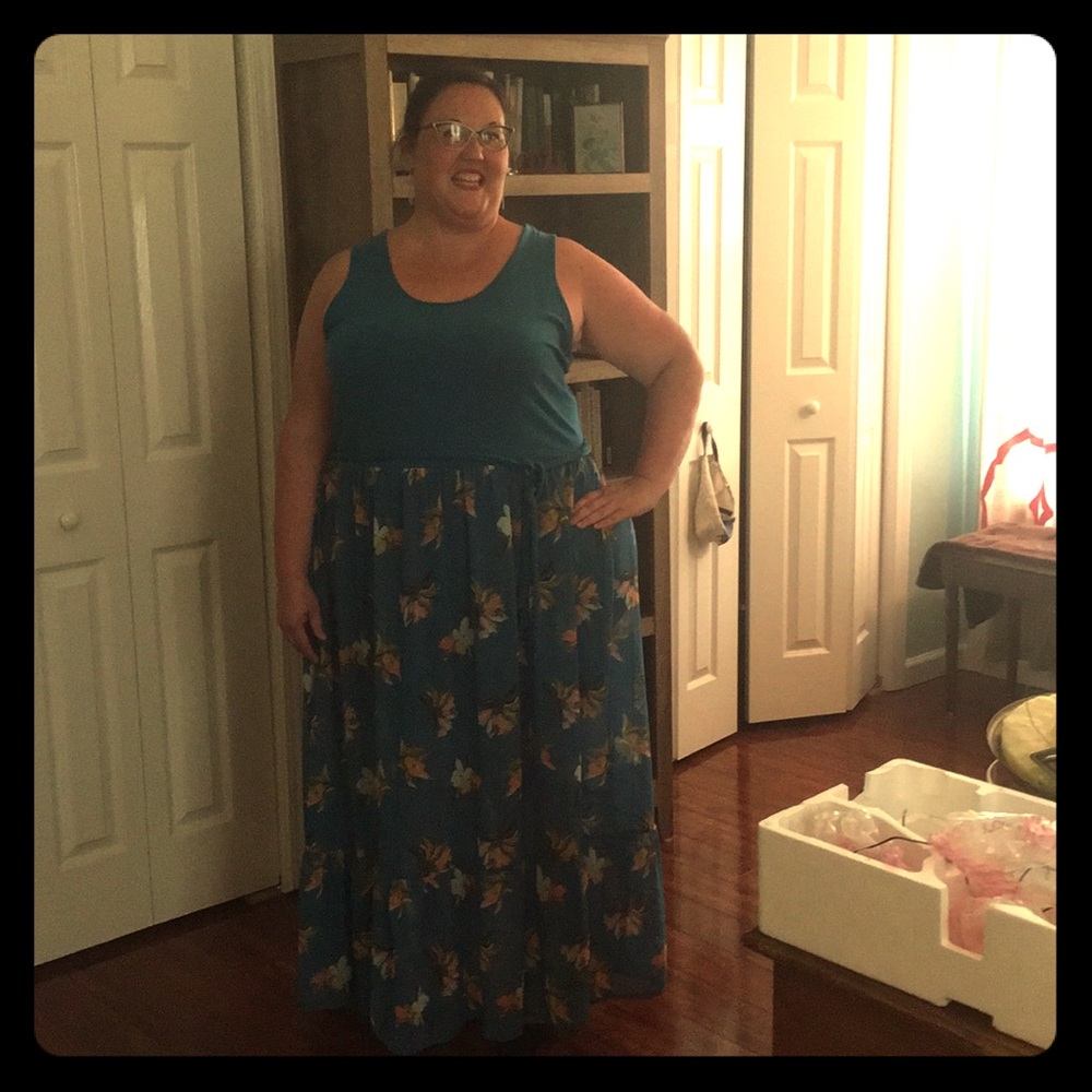 Sleeveless maxi dress with ruffle